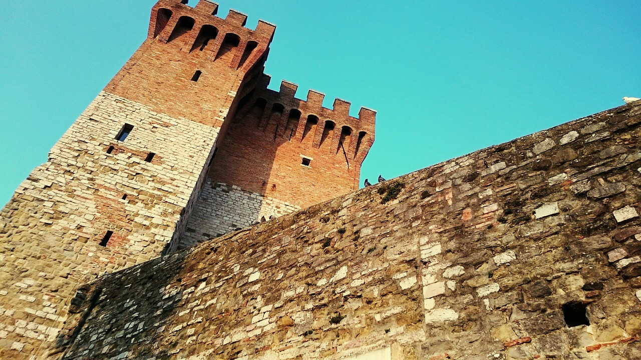 castle walls castle entrance free photo