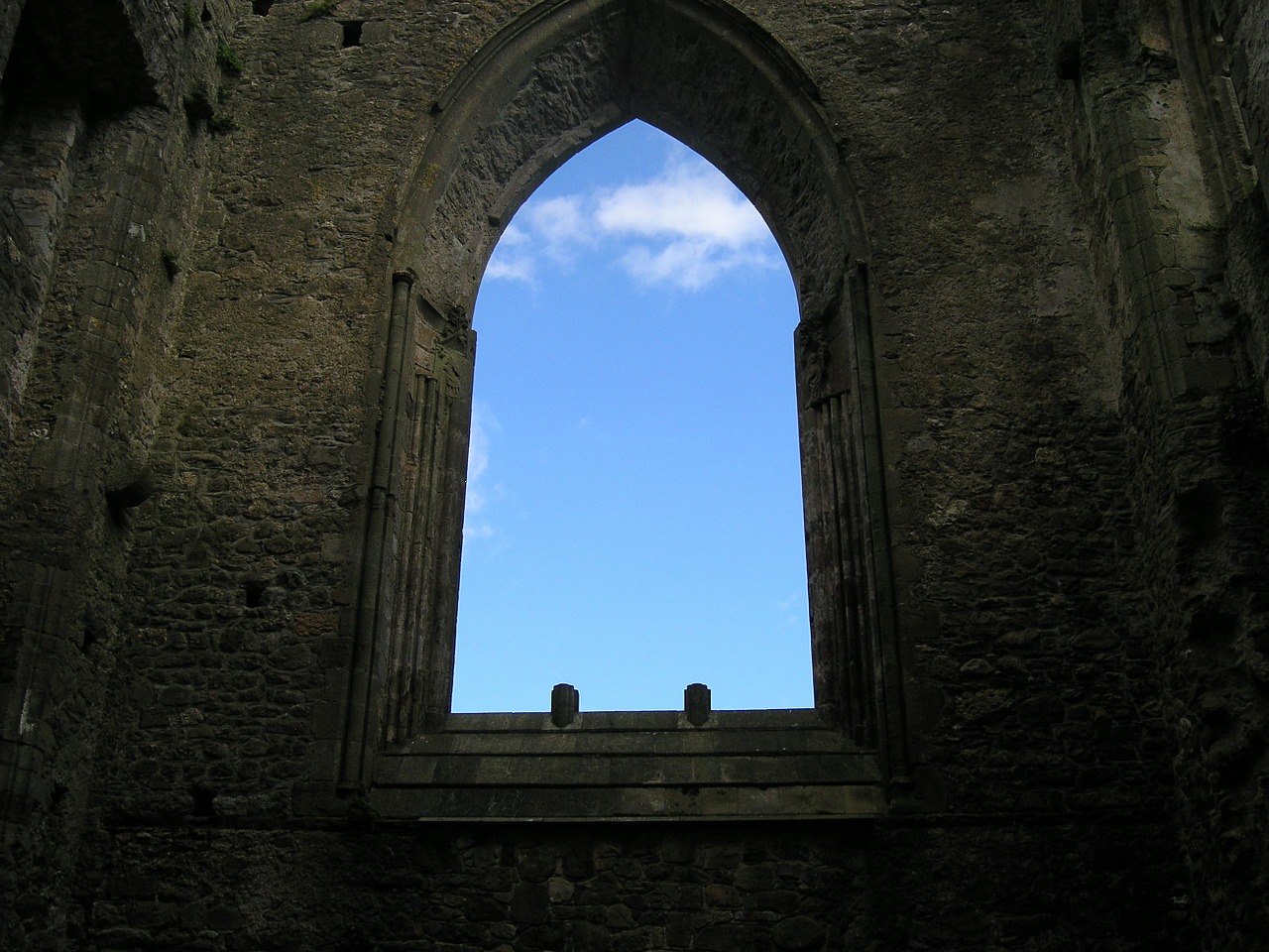 castle window arch free photo