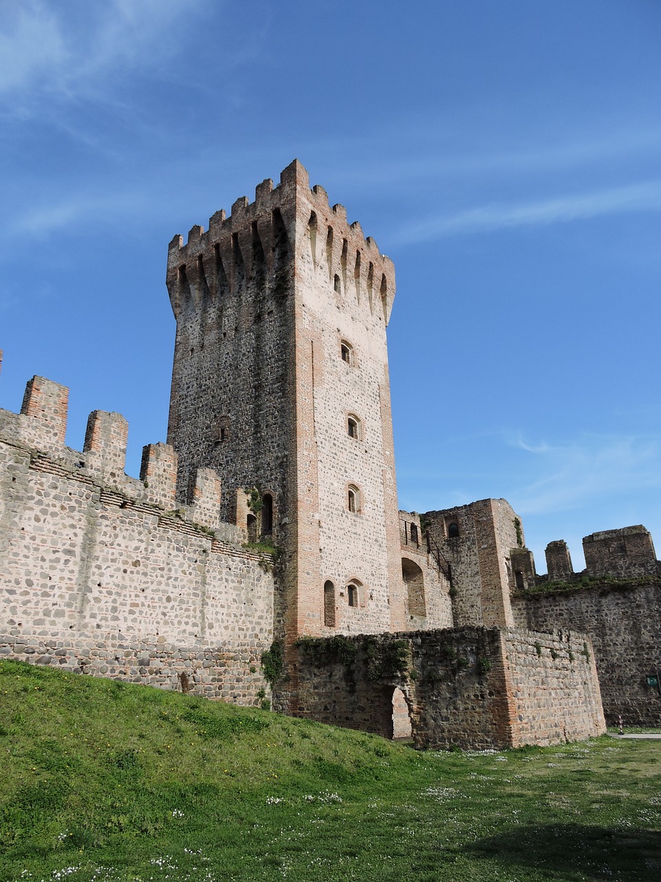 castle torre medieval free photo