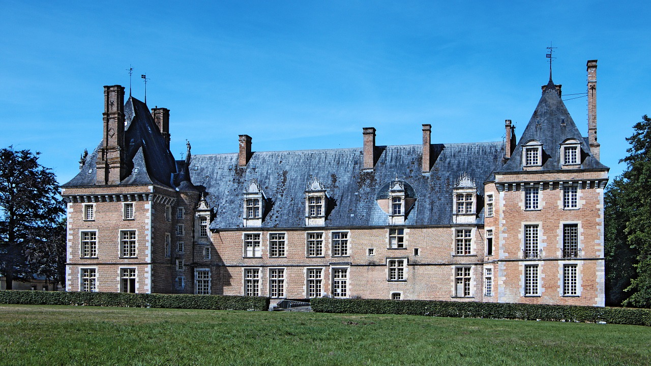 castle saint-amand in puisaye museum sandstone free photo