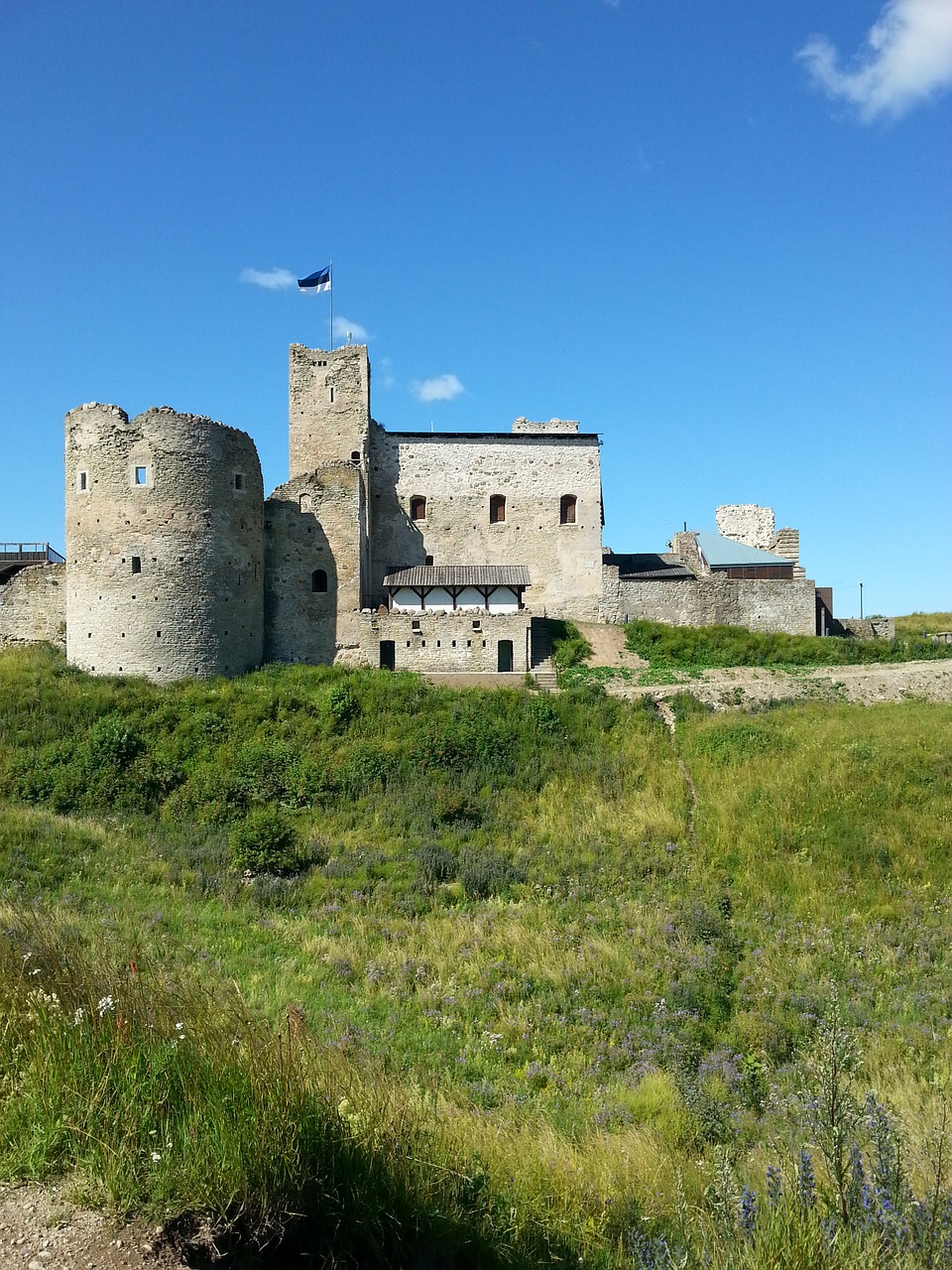 castle flag estonia free photo