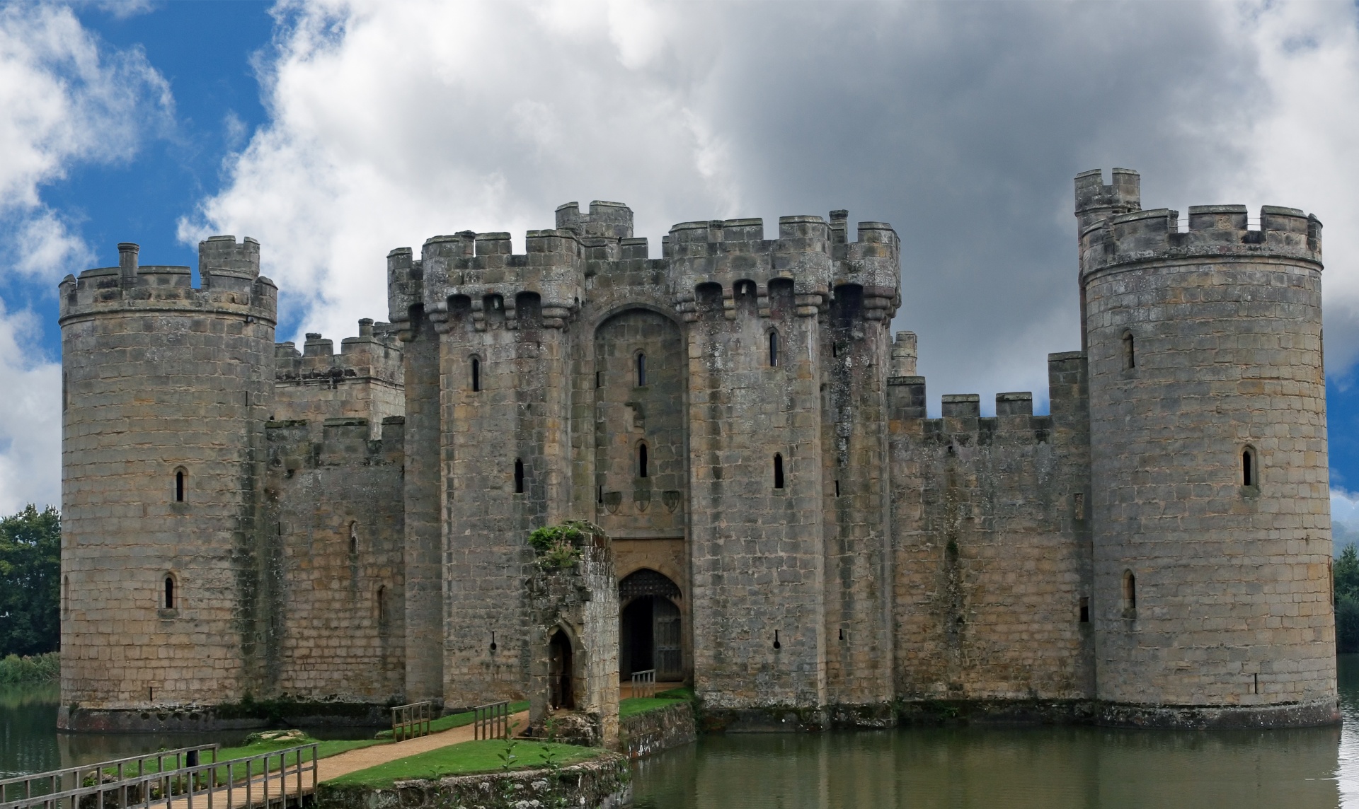 castle moat bodiam castle free photo