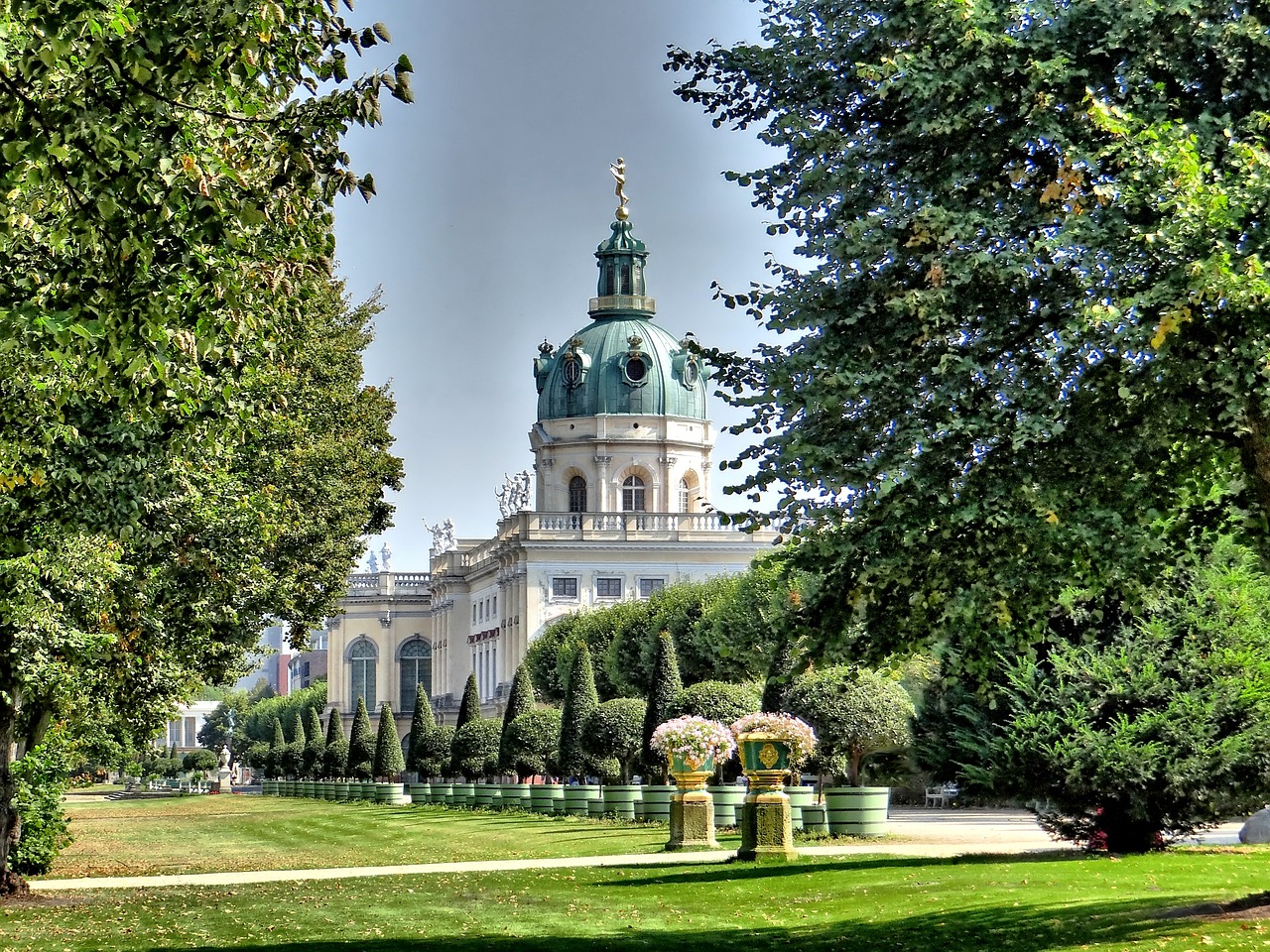 castle charlottenburg side view schlossgarten free photo