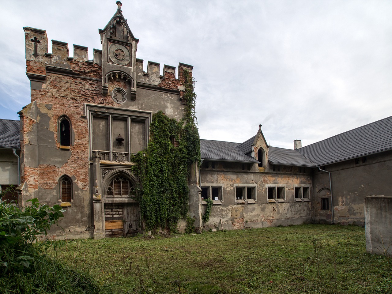 castle kapadia upper silesia ruins free photo