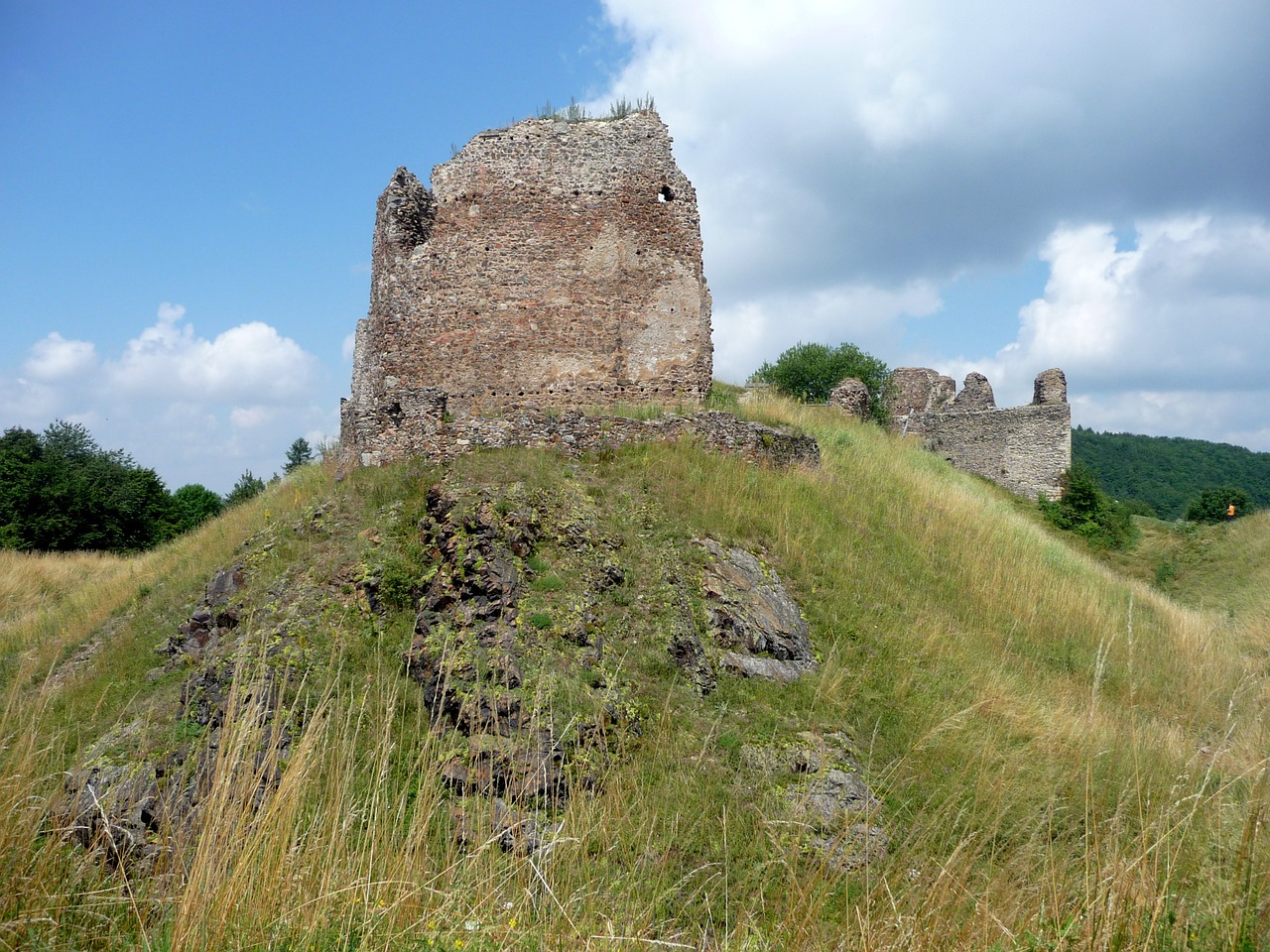 castle lichnice castle ruins free photo