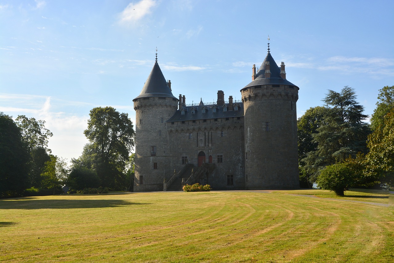 castle of combourg ille et vilaine park free photo