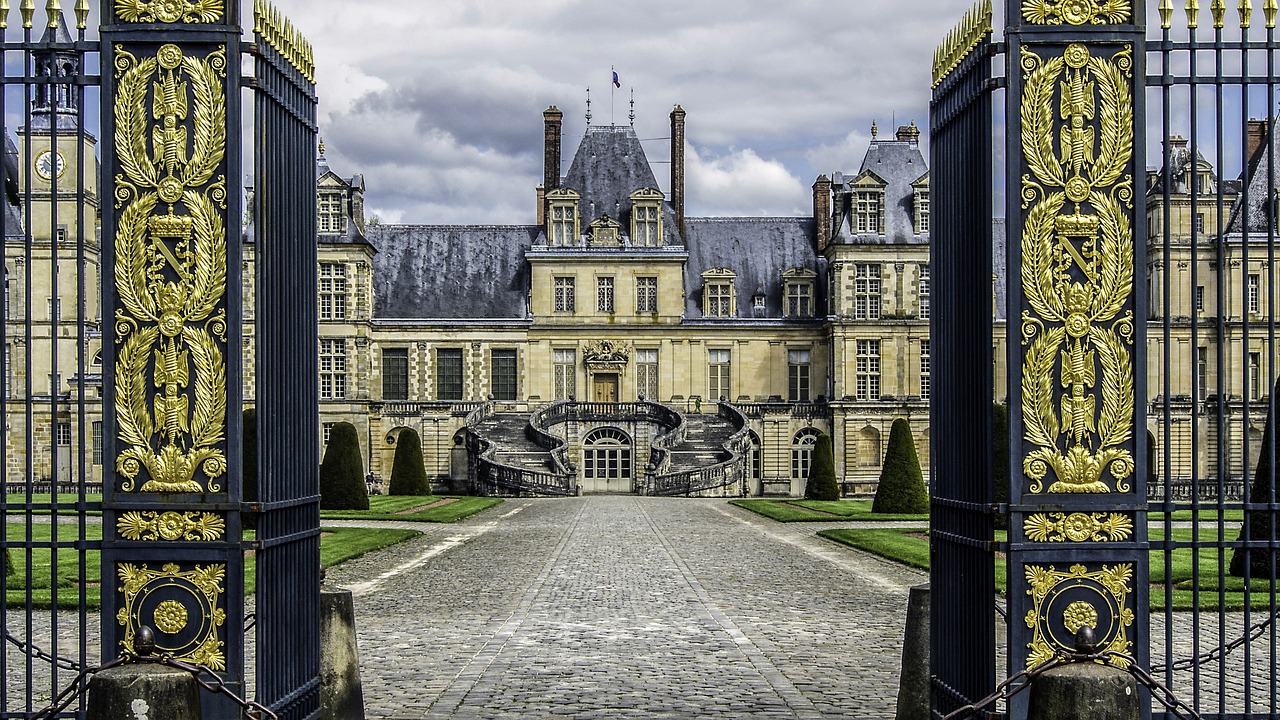 castle of fontainebleau residence royal free photo