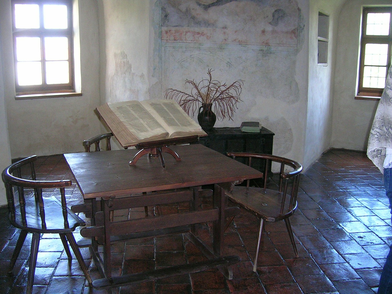 castle room old tables and chairs ancient free photo