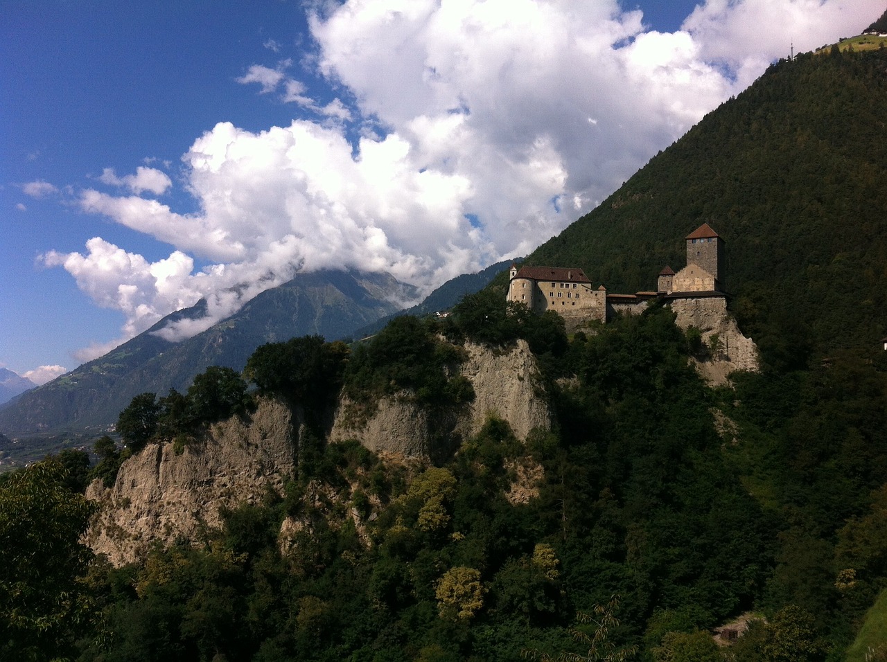 castle tyrol castle south tyrol free photo