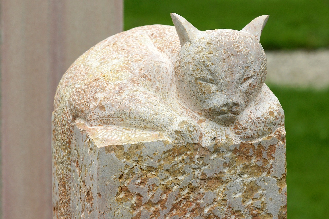 cat figure sculpture free photo