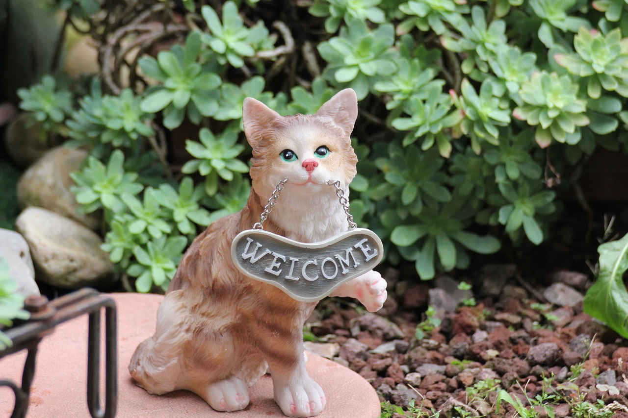 cat welcome doorstop free photo