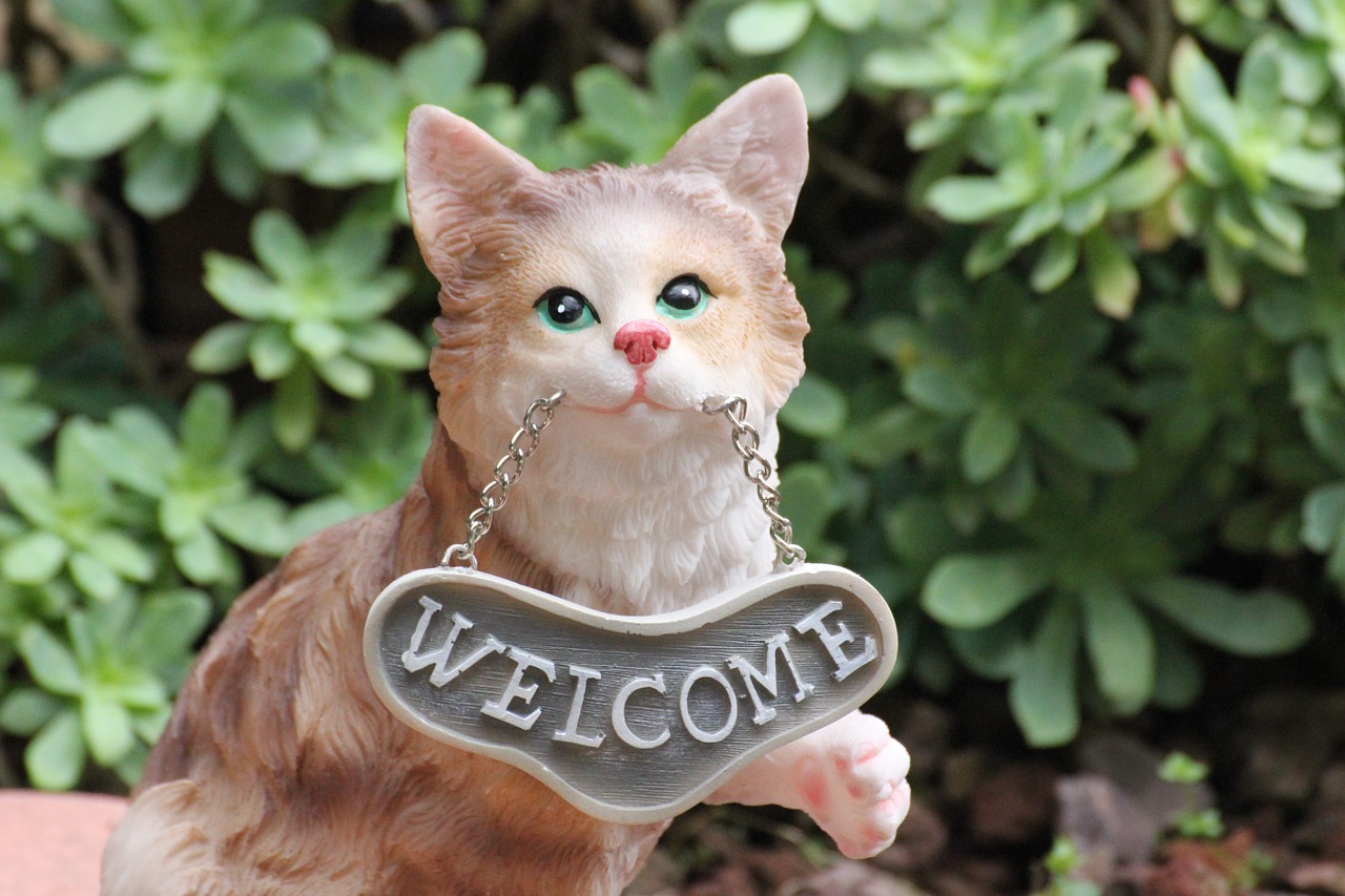 cat welcome doorstop free photo