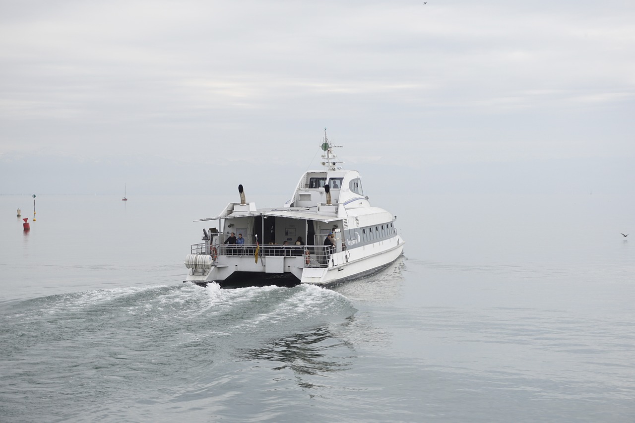 catamaran ship lake free photo