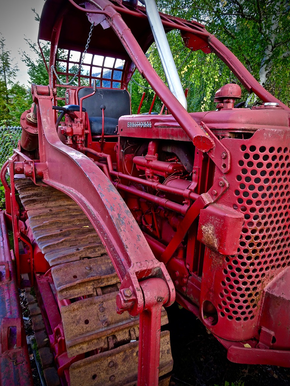 caterpillar tractor red free photo