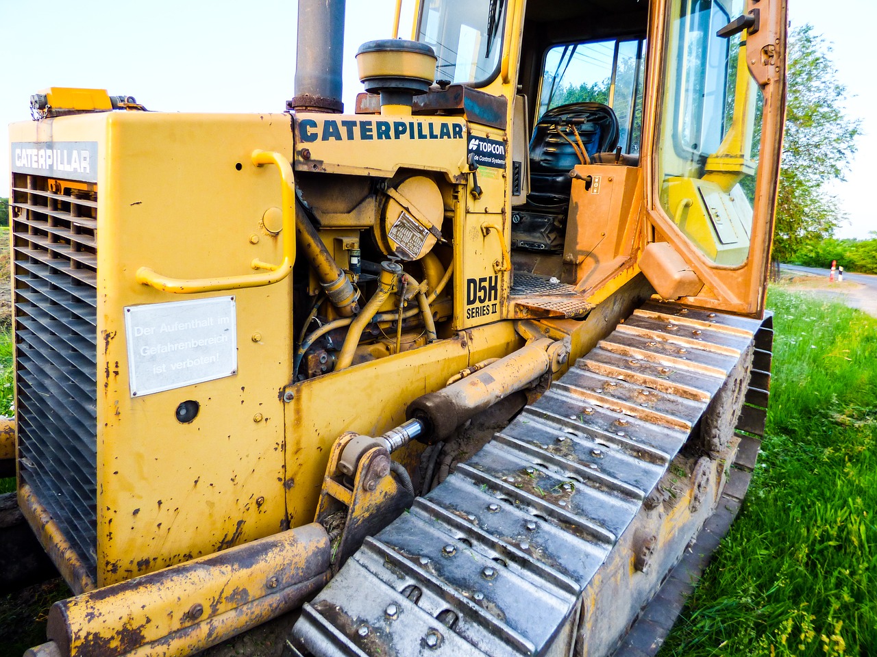 caterpillar vehicle bulldozer free photo