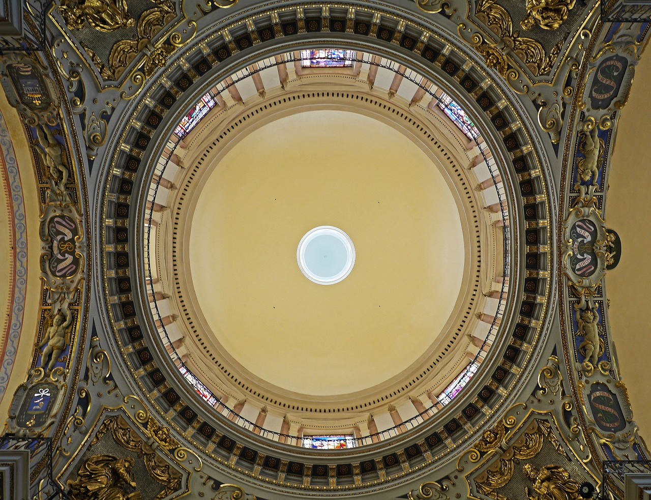 cathedral nice dome from below free photo