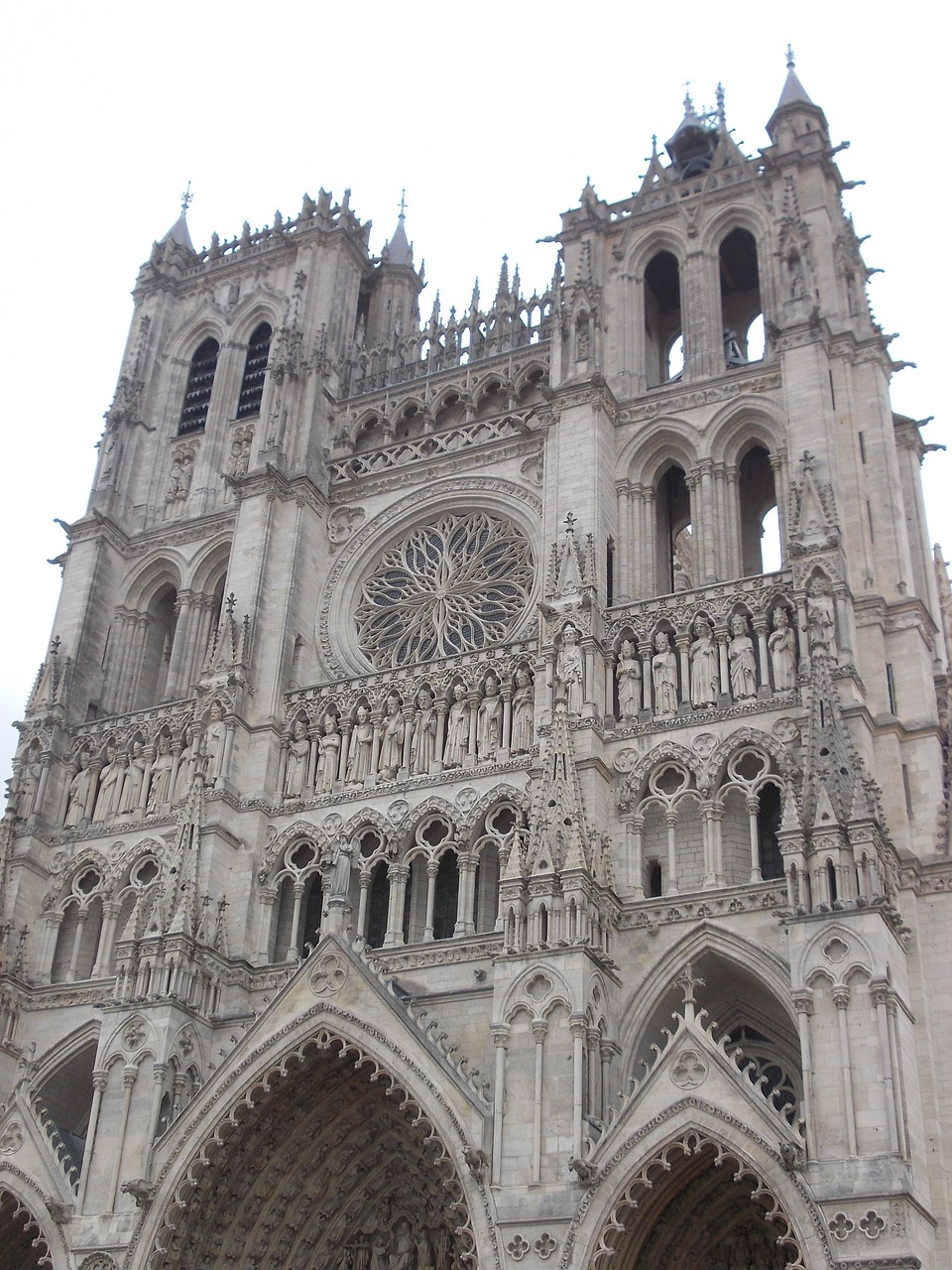 cathedral of notre-dame of amiens  cathedral  amiens free photo