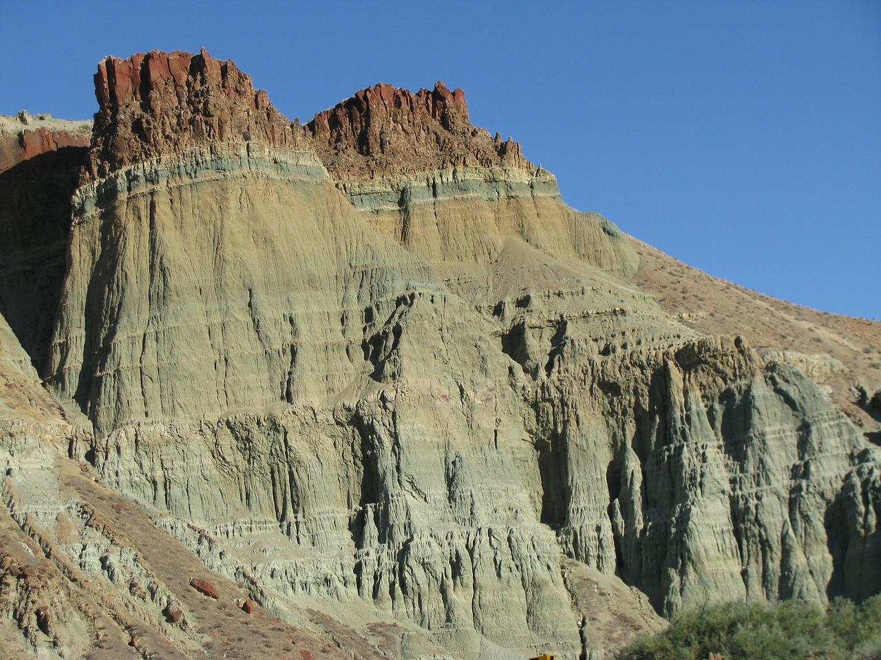 cathedral rock john day fossil beds fossil beds free photo