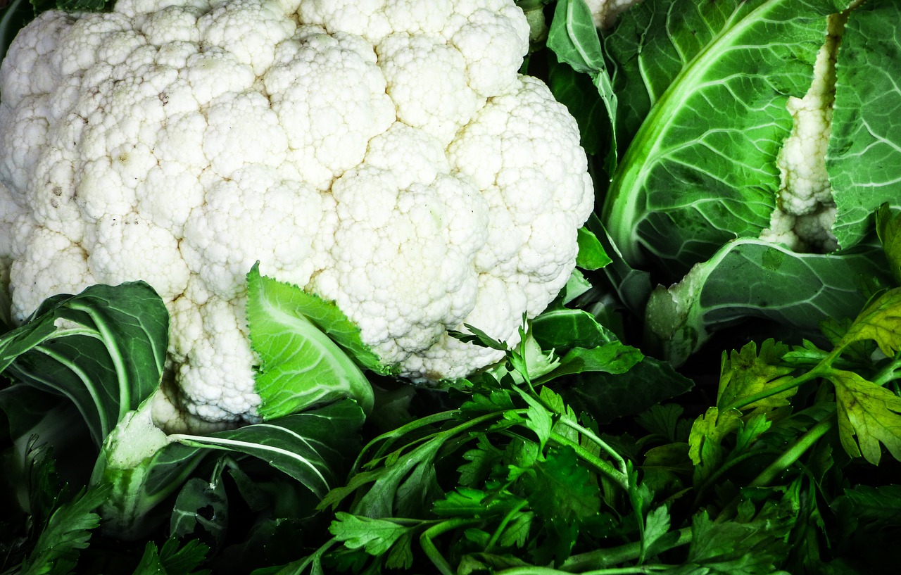 cauliflower vegetables market free photo