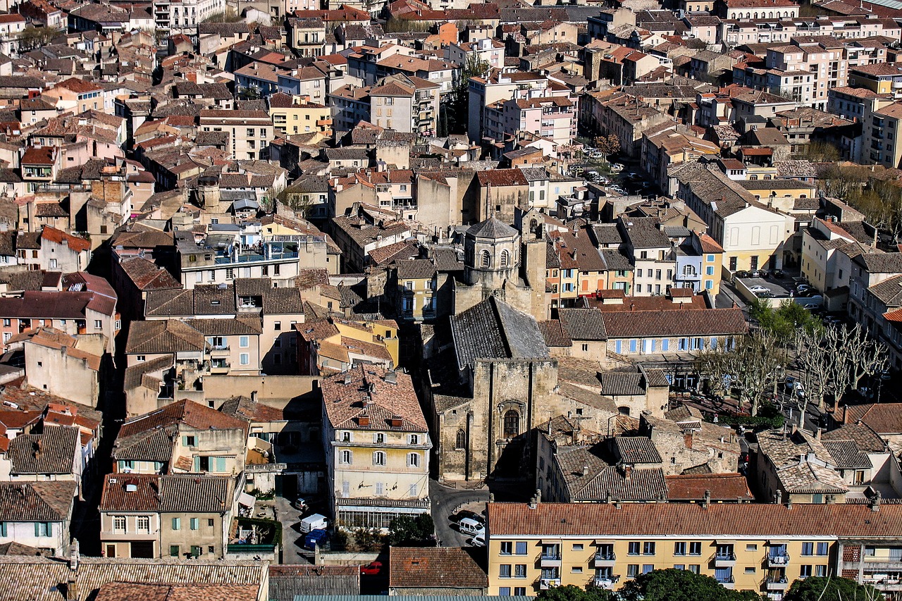 cavaillon provence city view free photo