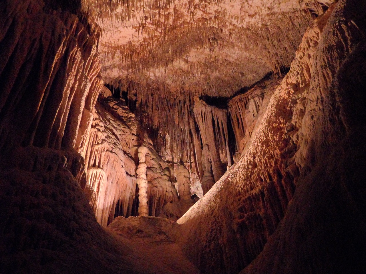 cave dragon's lair mallorca free photo