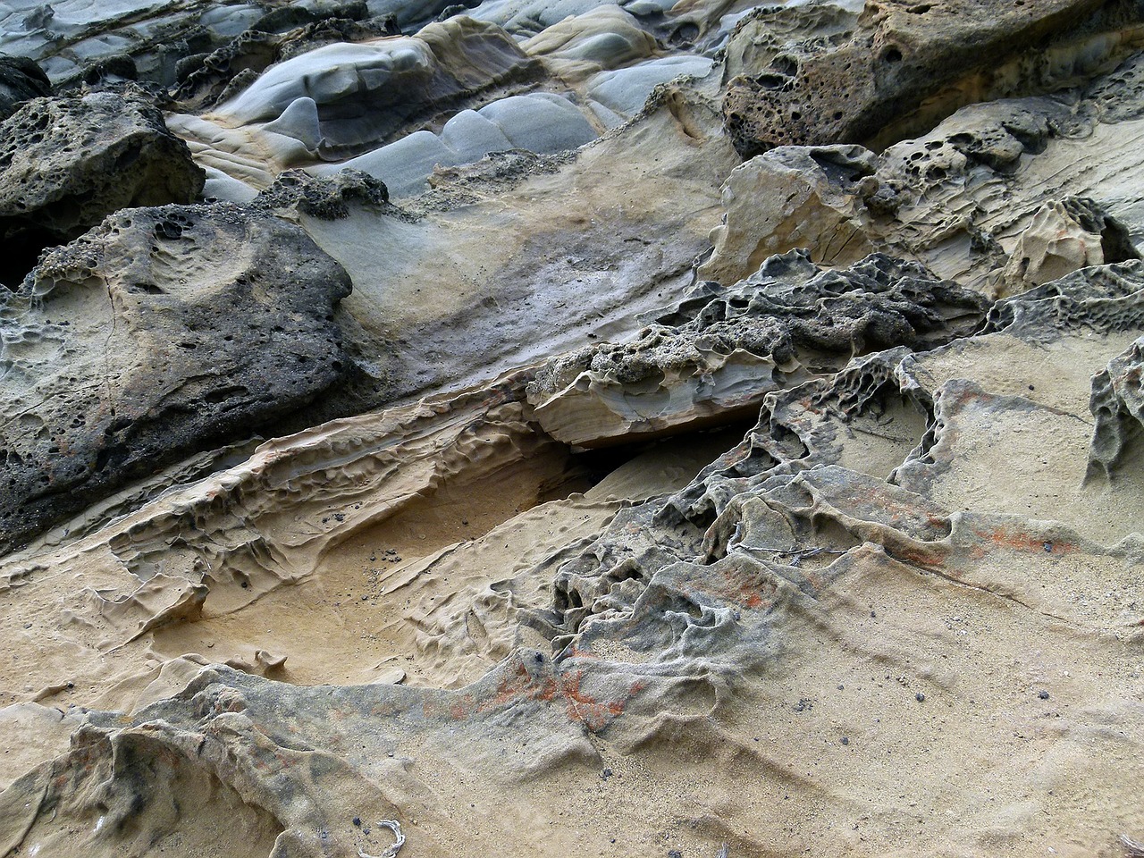 cavernous weathering rocks tafoni free photo