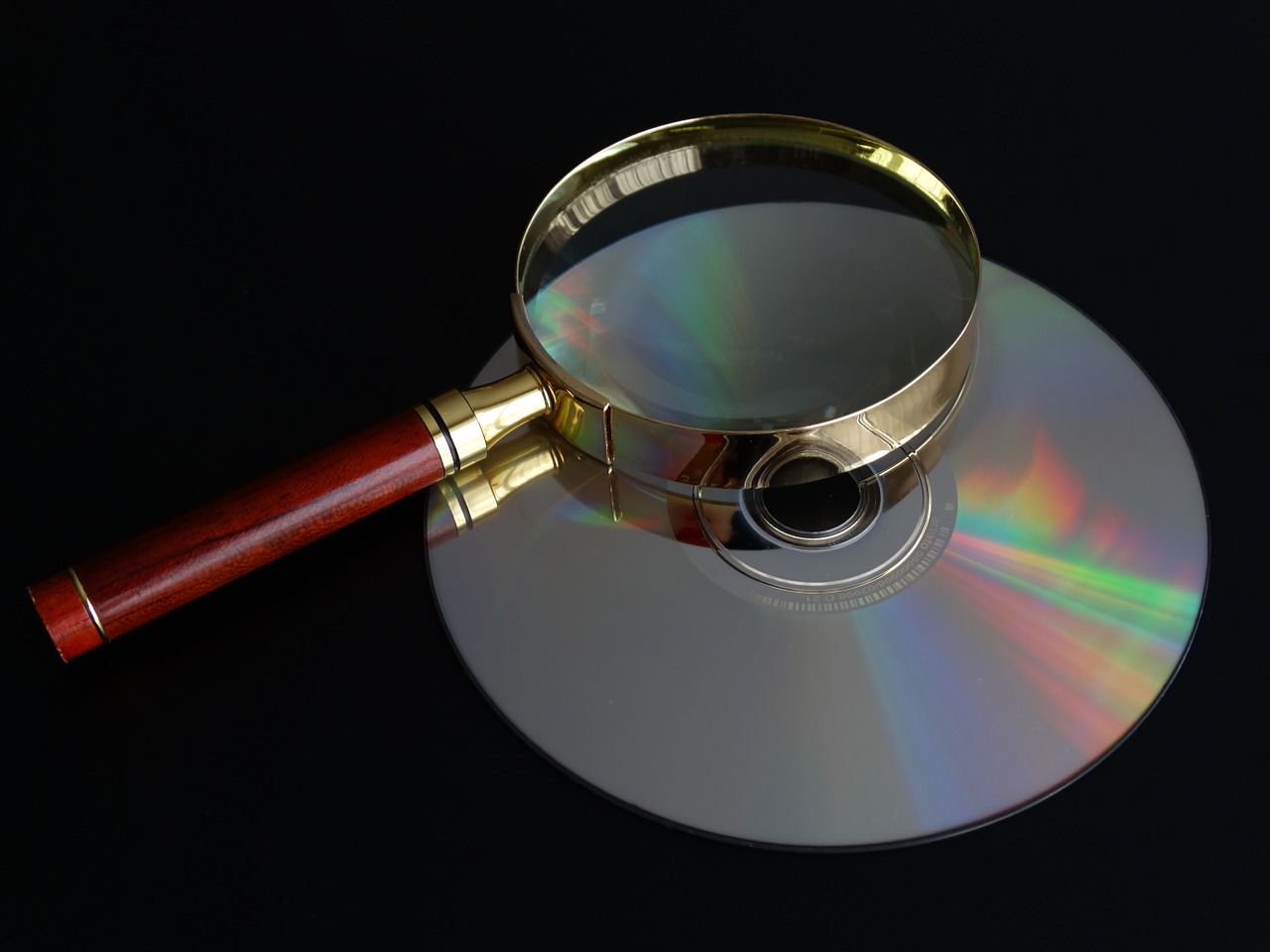 cd magnifying glass data search free photo
