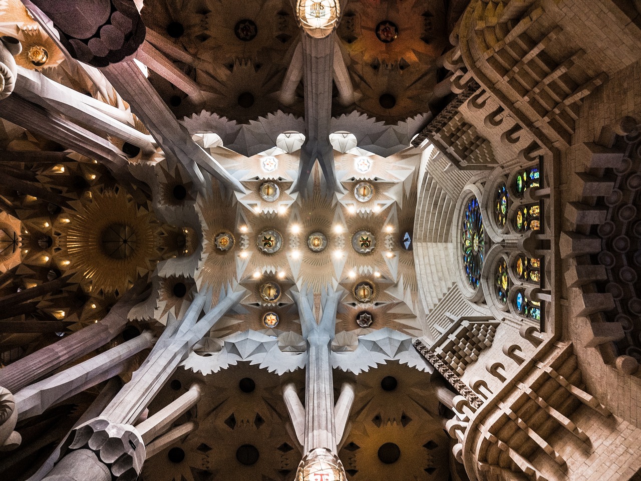 ceiling cathedral sagrada família free photo