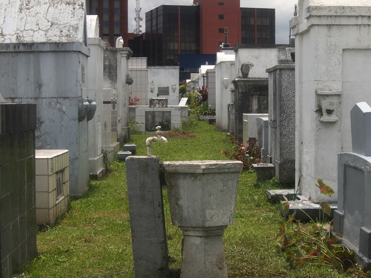 cemetery vault death free photo