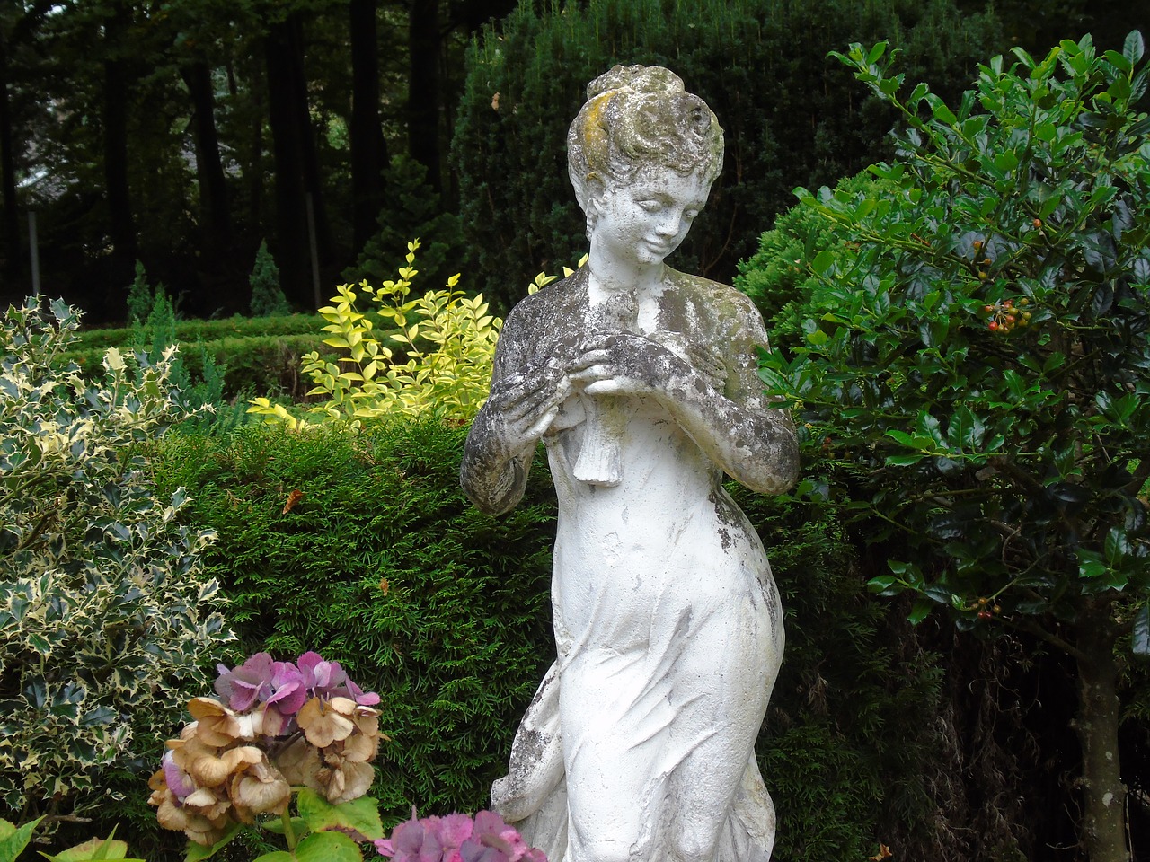 cemetery figure sculpture free photo