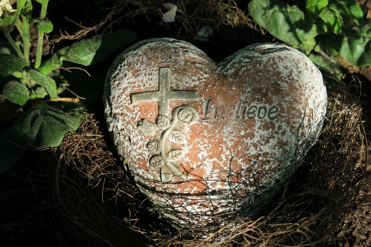 cemetery tombstone heart free photo