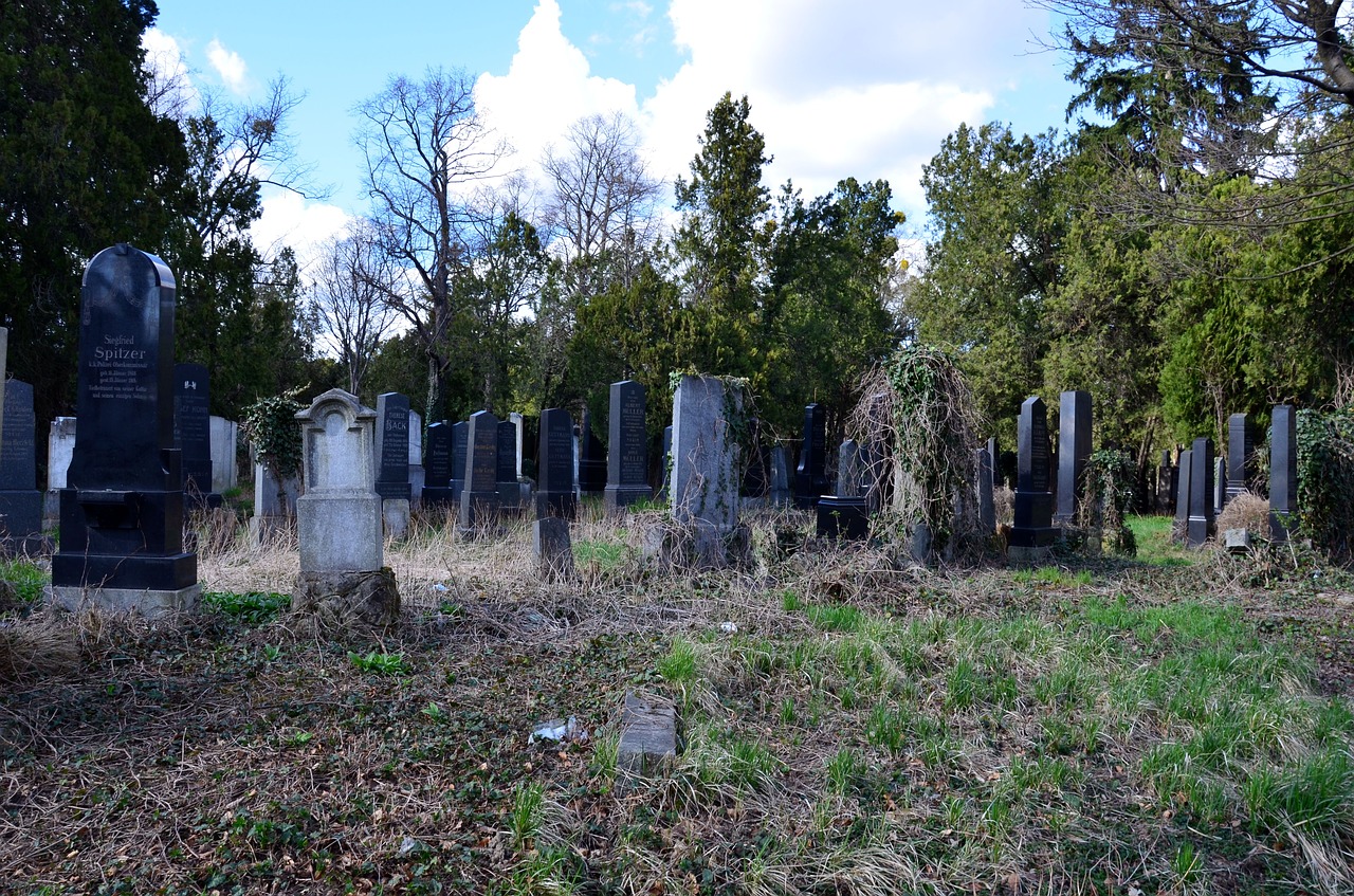 cemetery tombstone old cemetery free photo