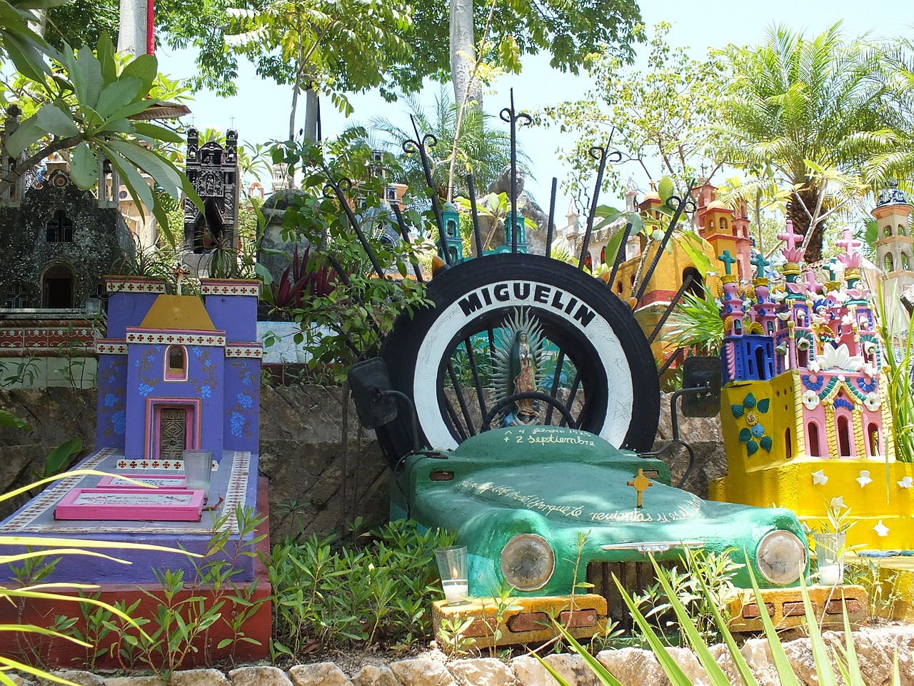 cemetery graves car free photo