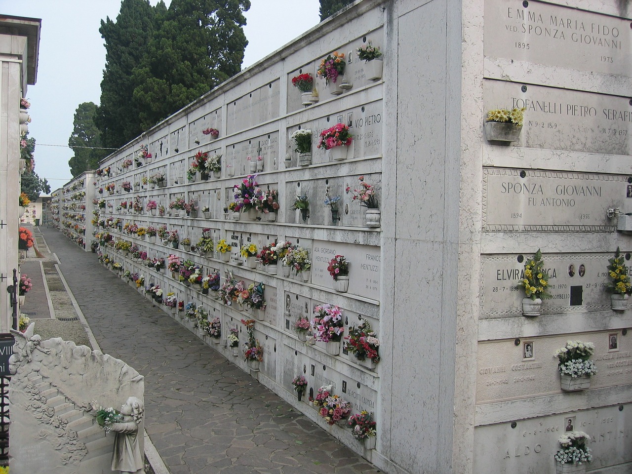 cemetery tomb venice free photo