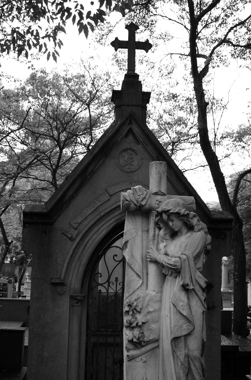 cemetery tomb art sculptures free photo