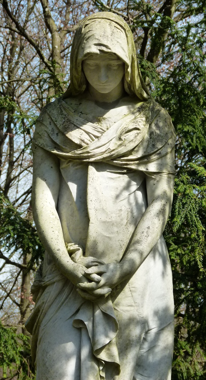 cemetery female statue pray free photo