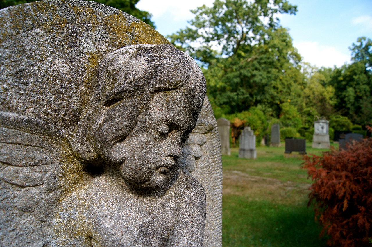 cemetery mourning angel free photo
