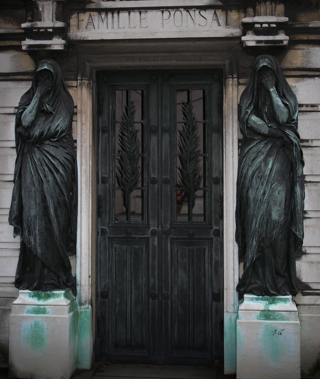 cemetery pere-lachaise paris free photo