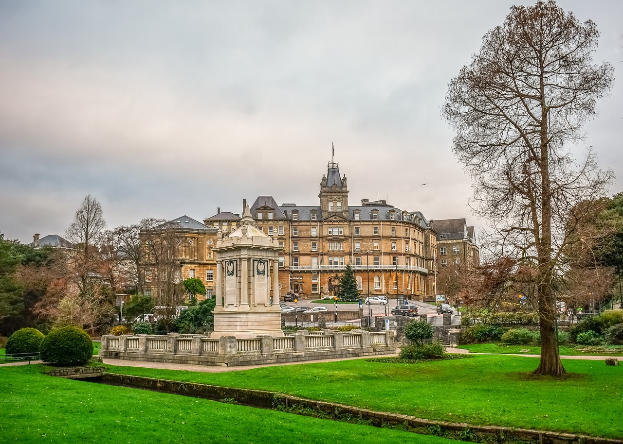 cenotaph  war memorial  central gardens free photo