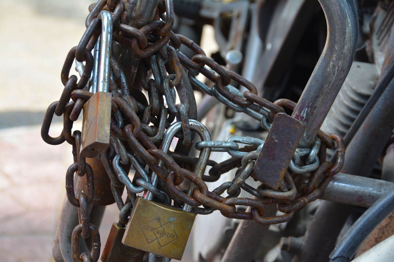 chain lock security free photo