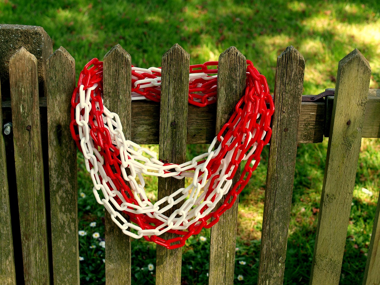 chain  heart  fence free photo