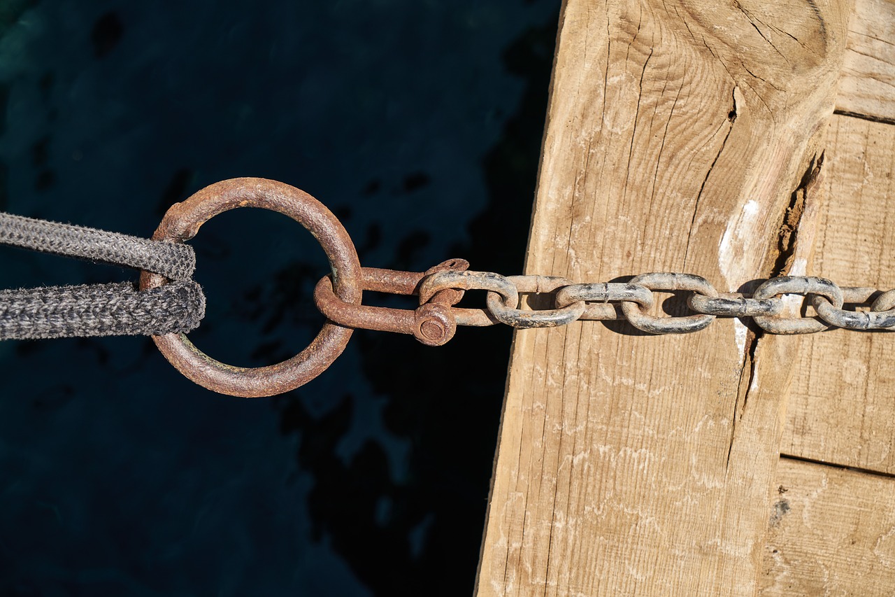 chain  rope  wood-fibre boards free photo