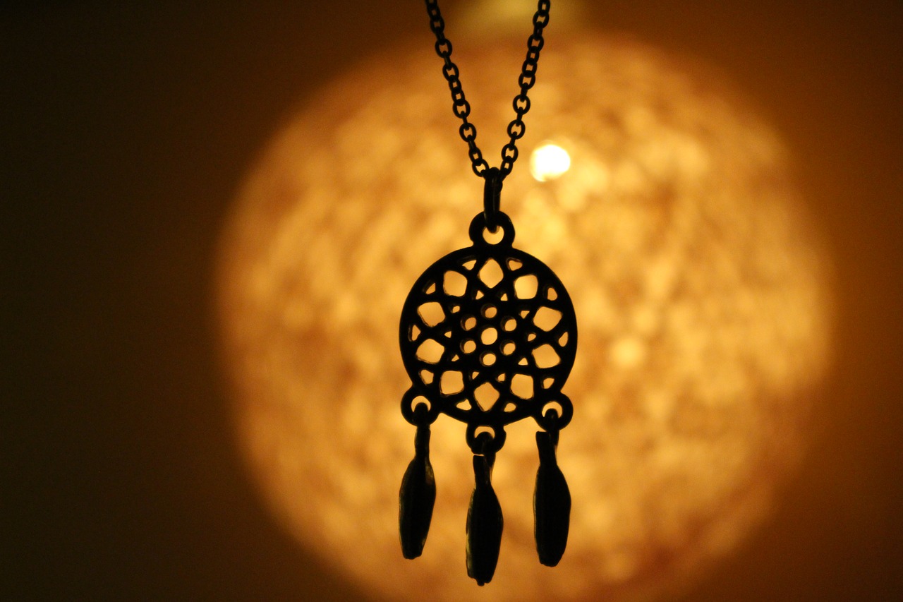 chain  dream catcher  light free photo