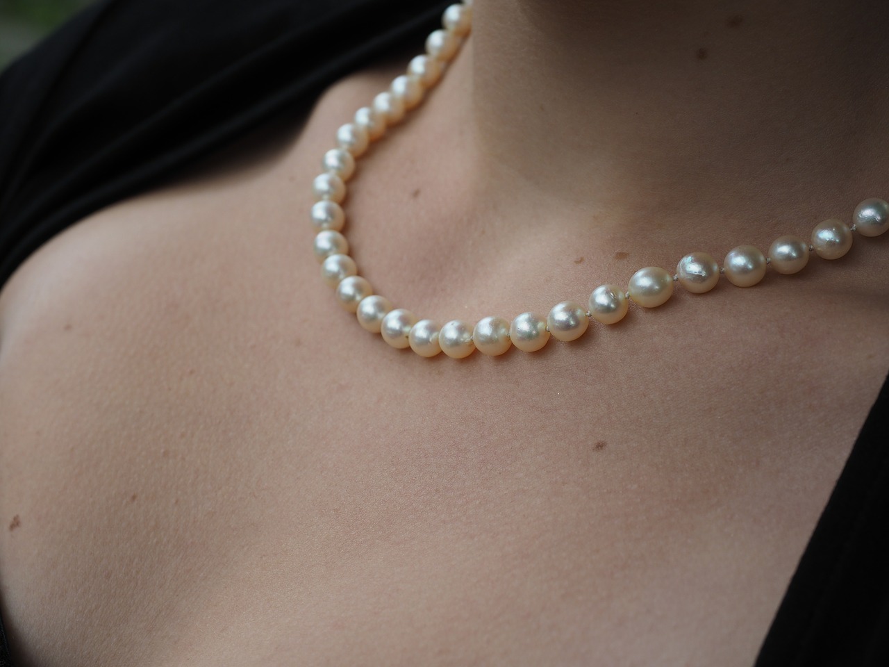 chain pearl necklace beads free photo