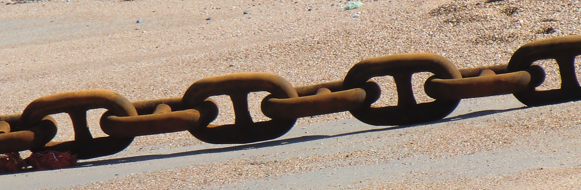 chain rust beach free photo