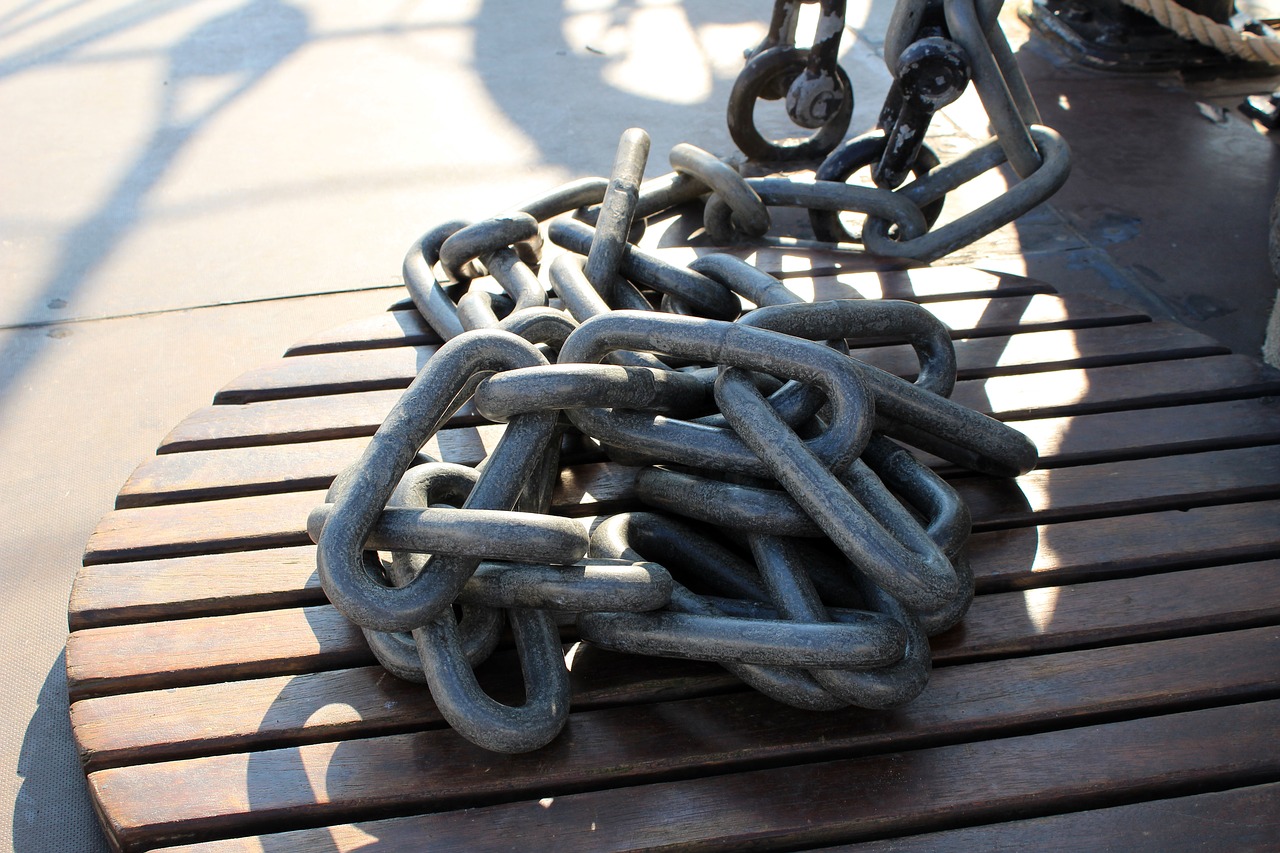 chains ship port free photo