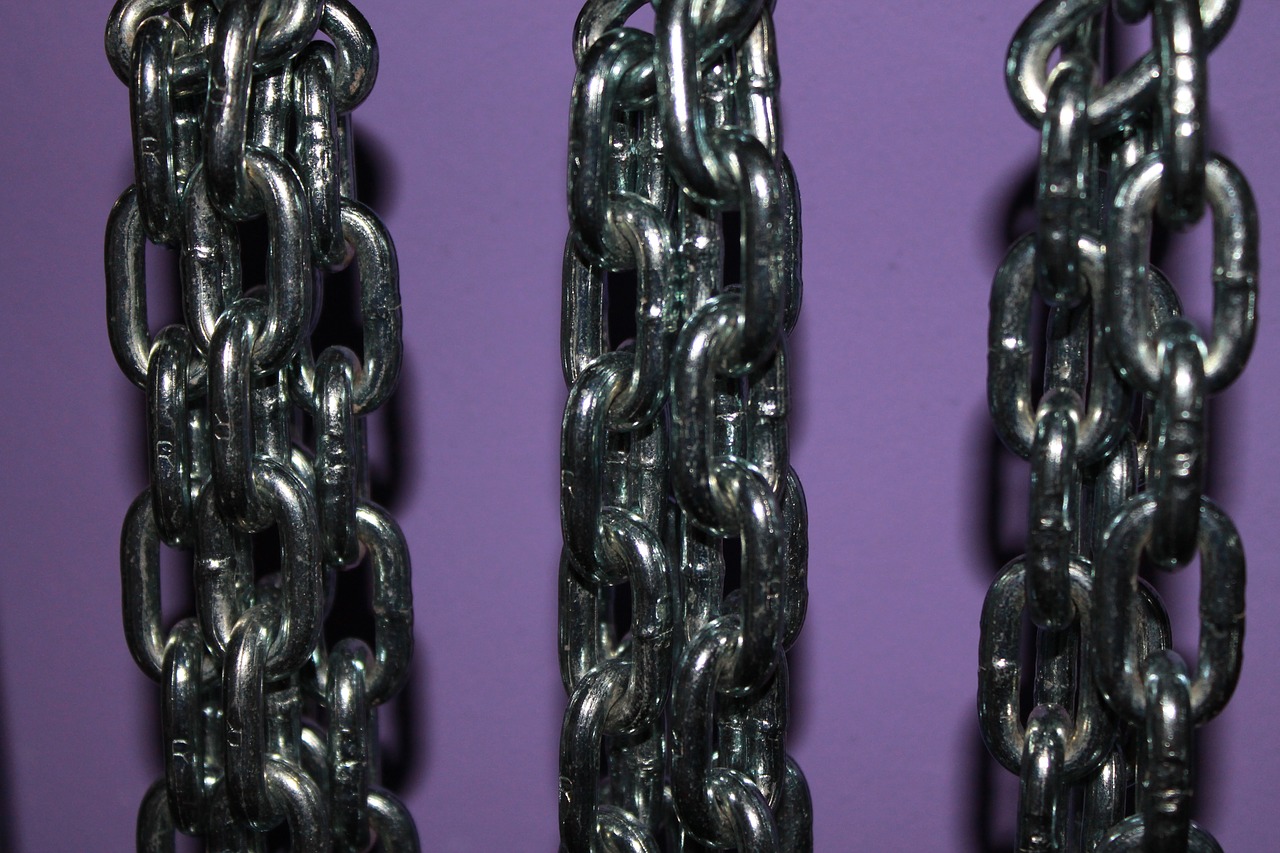 chains purple metal free photo
