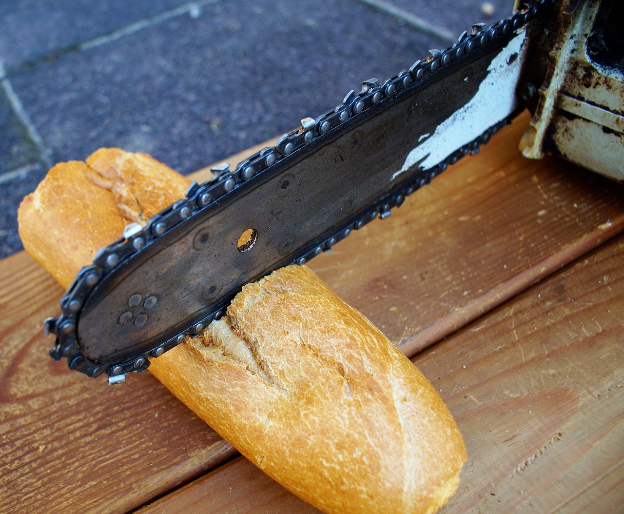 chainsaw wood baguette free photo