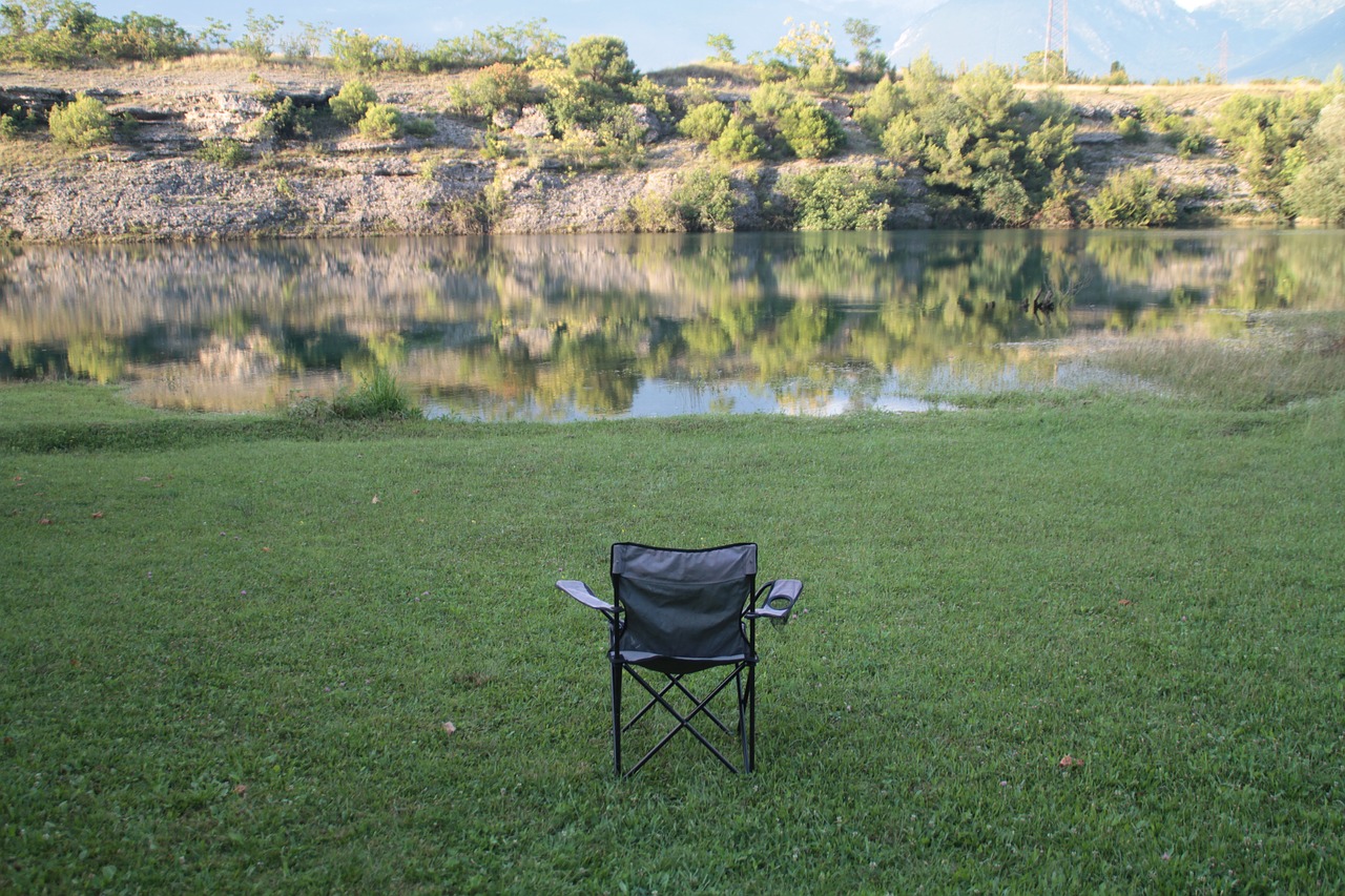 chair  holiday  lake free photo