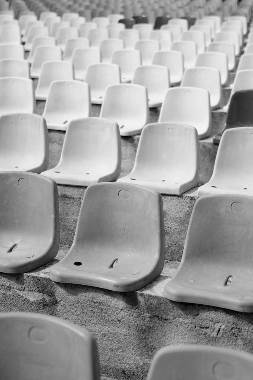 chair  audience  chairs free photo